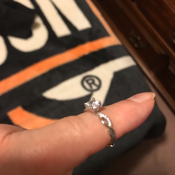 New silver Who is man made diamond beautiful size 6 1/2 - Picture 3 of 8